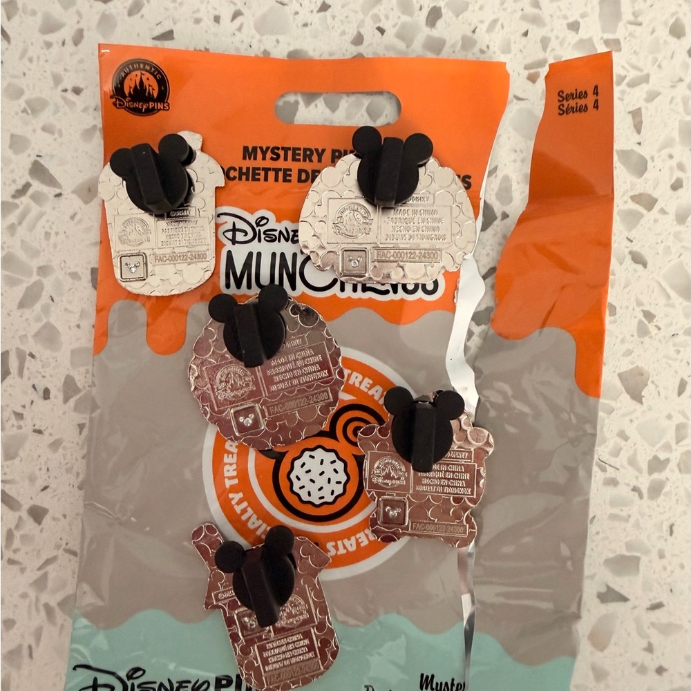 New Disney Munchlings Series 4 Mystery Pin Pouch set of 5 - Picture 2 of 6